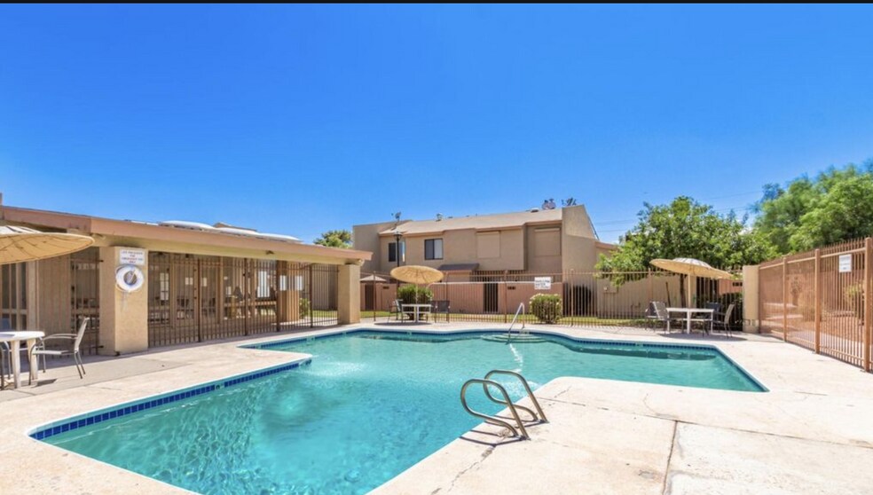 Building Photo - 4482 W Palmaire Ave