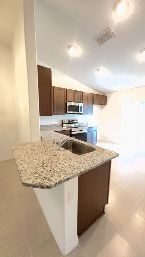 Building Photo - BRAND NEW Beautiful 4-bedroom, 3-bathroom ...