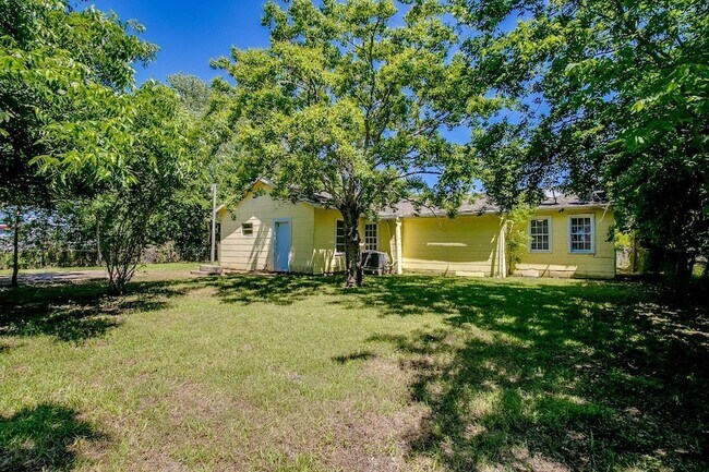 Building Photo - 3901 McKinney Dr