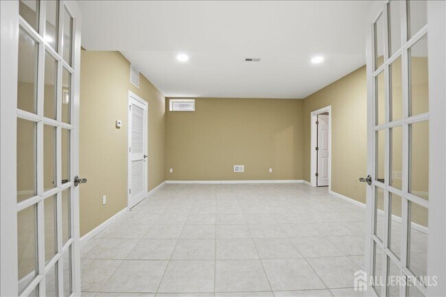 Building Photo - 86 Davinci Dr