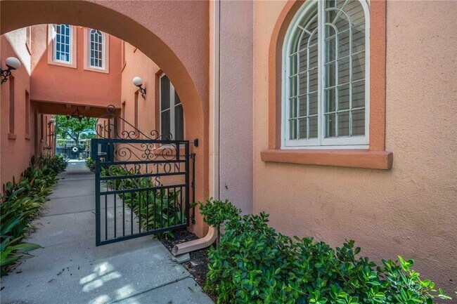 Building Photo - 1221 N Palm Ave