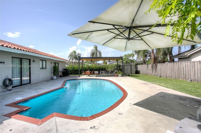 Building Photo - 15831 SW 139th Pl