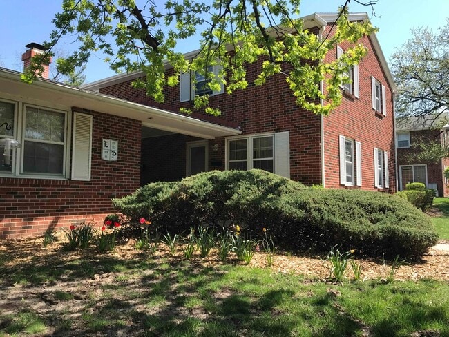 Building Photo - 1725 Douglas Ave