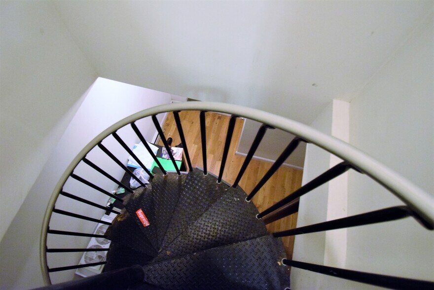 Building Photo - 839 Parker St