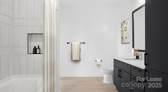 Building Photo - 1007 S Mint St