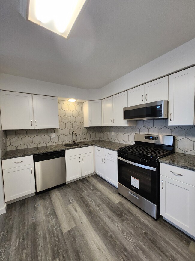 kitchen - 134 E Bailey Rd