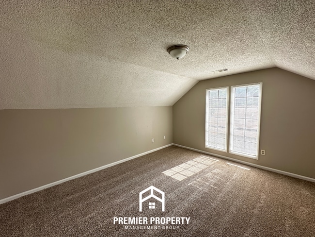 Building Photo - Beautiful 3BR/2BA Near Southwind | Soaring Vaulted Ceilings, Fireplace & Fenced Yard