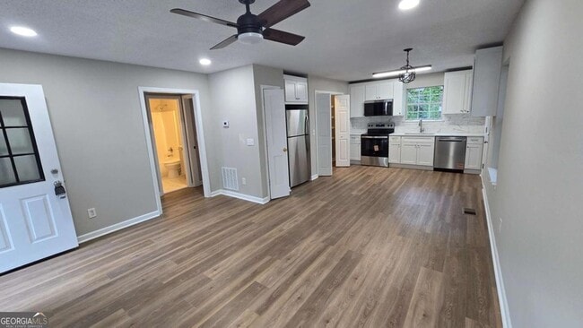 Building Photo - 3025 Mangum Dr