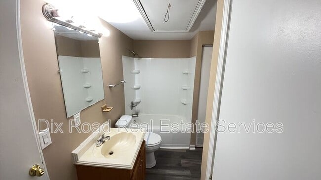 Building Photo - 1326 Campbell Ave