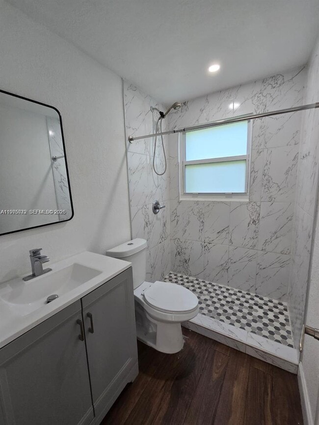 Building Photo - 719 21st St