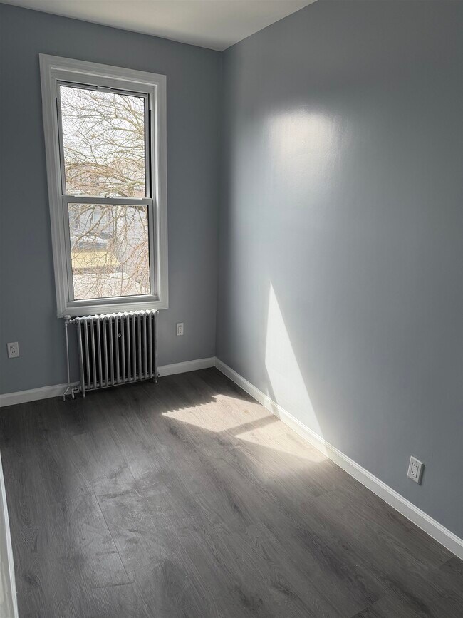 Building Photo - 419 4th St