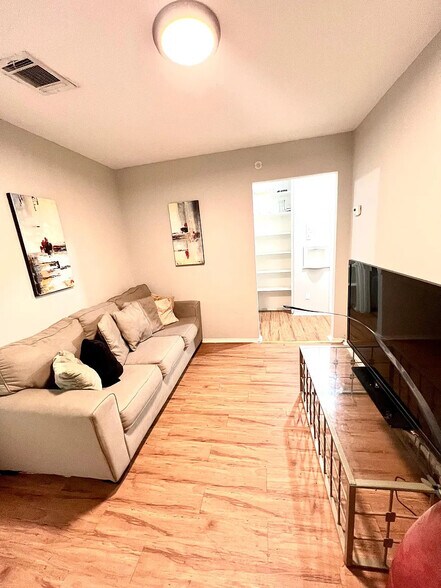 Building Photo - 2811 Rosedale St