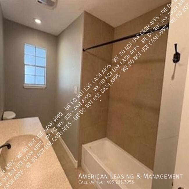 Building Photo - 13430 Moss Hill Dr