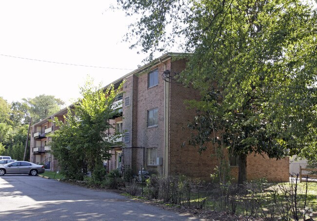 Building Photo - Cedarwood Apartments