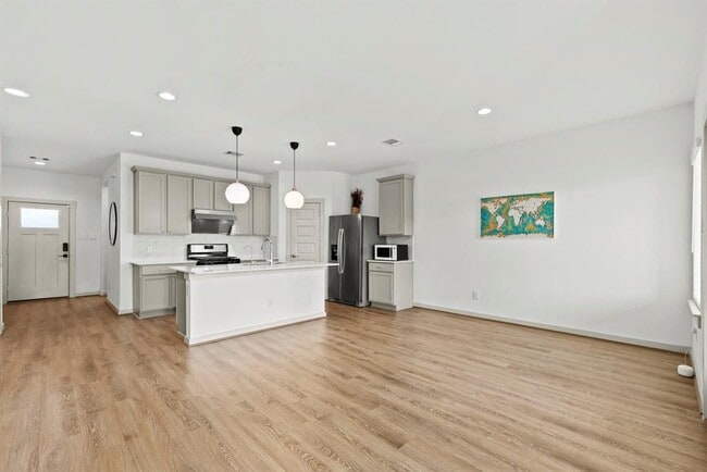 Building Photo - 29627 Ella Larchmont Ct