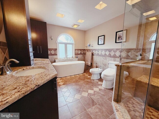 Building Photo - 1317 Mettler Rd