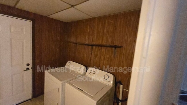 Building Photo - 415 E 35th St