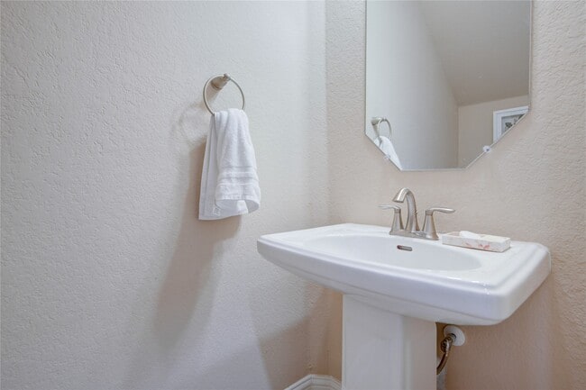 Building Photo - 12902 Oak Fls Dr