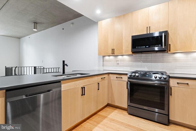 Building Photo - 1352 South St