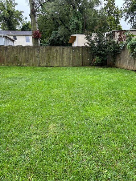 Building Photo - 522 70th St