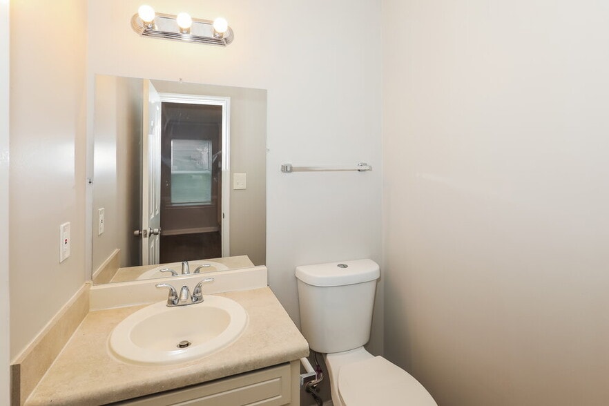 Building Photo - 8194 Canyon Forge Dr