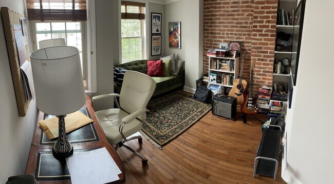back bedroom - 1406 Haubert St