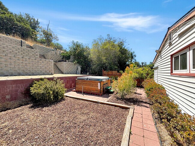 Building Photo - Beautiful 4B/2BA House in Clairemont w/ La...