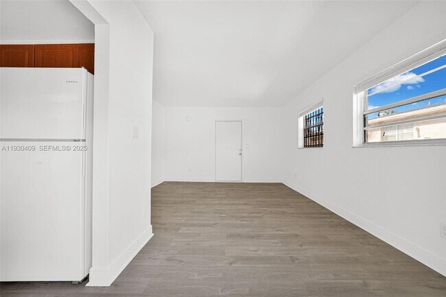 Building Photo - 8295 NE Miami Ct