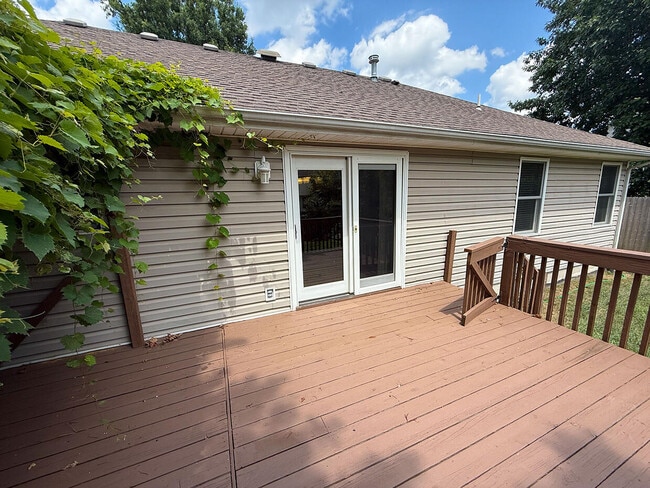 Building Photo - 1302 Look Out Ct