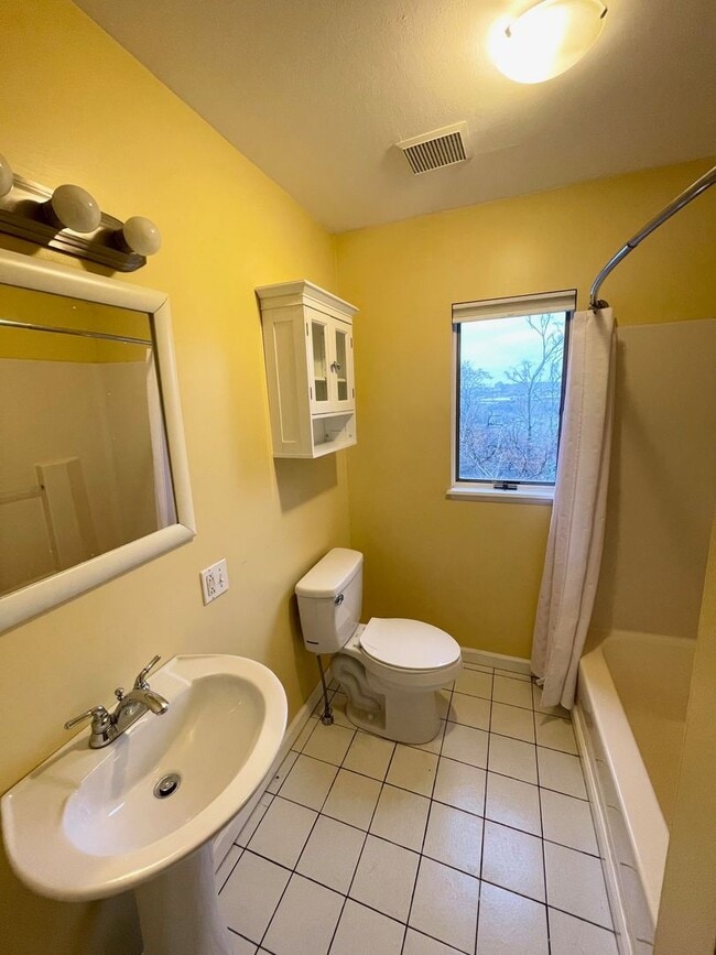 Building Photo - Awesome 3 or 4 Bedroom Single-Family Home in Troy Hill- 3 Level Deck and Central Air!