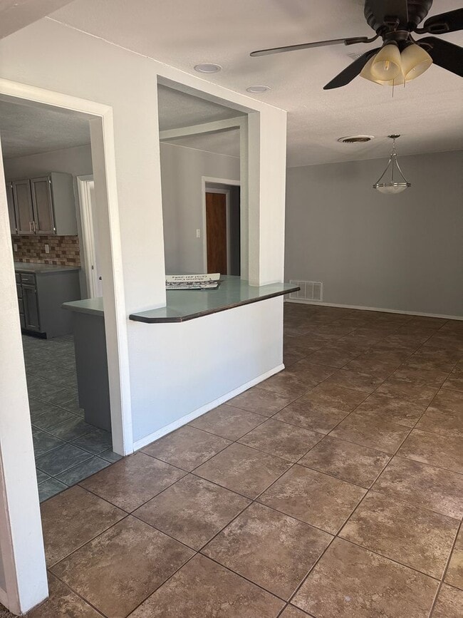 Building Photo - Delightful Home in a delightful and popular area.