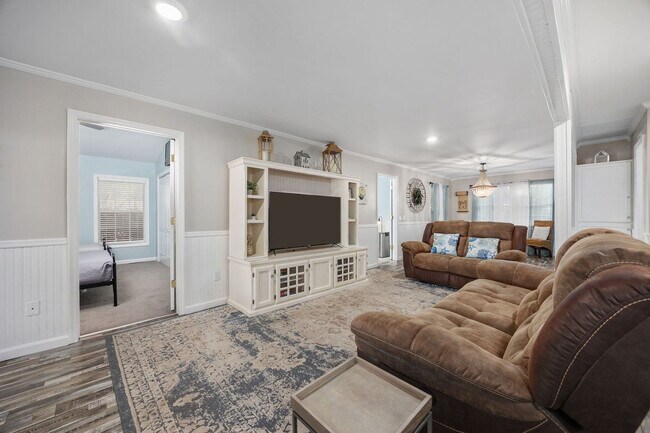 Building Photo - 347 Seabreeze Dr