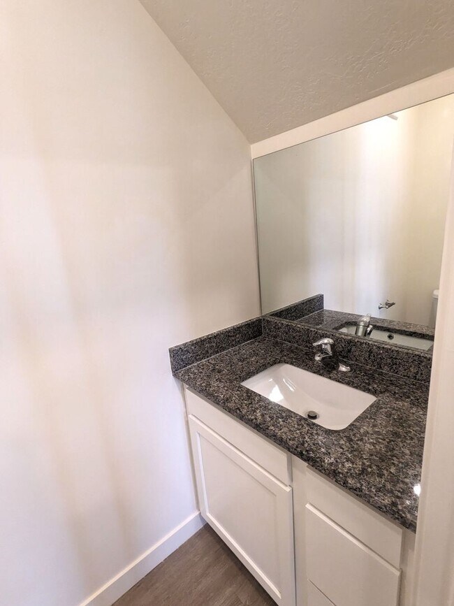 Building Photo - Move In This June! 2 Weeks Rent Free – 3 B...