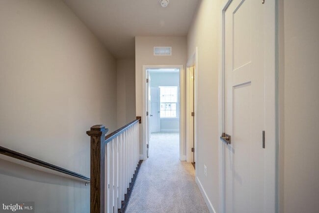 Building Photo - 14064 Sunrise Valley Dr