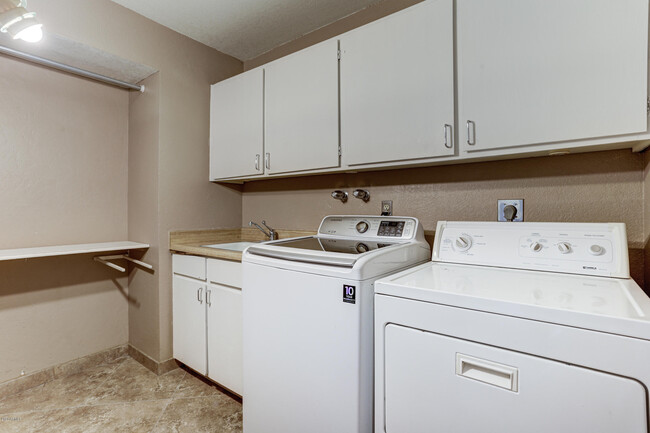 Building Photo - 17137 E Rand Dr