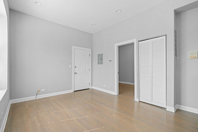 Building Photo - 948 N Washtenaw Ave