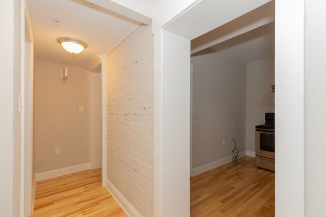 Building Photo - 212 W Burke St