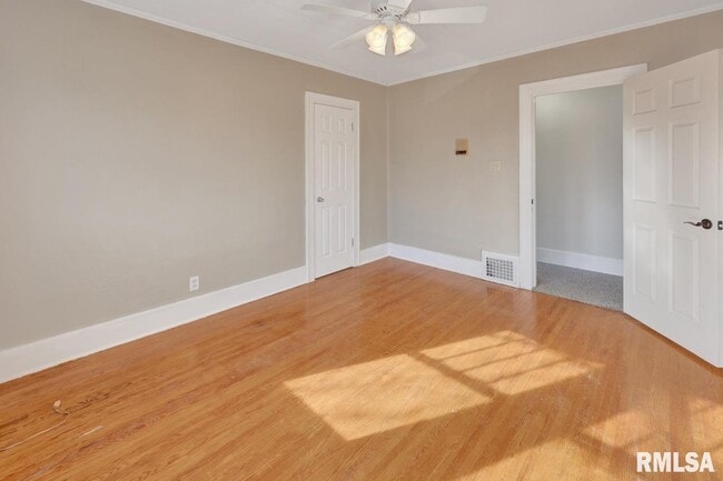Building Photo - 2601 W Kenwood Ave