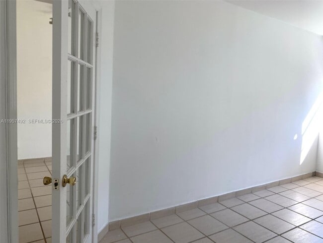 Building Photo - 100 Lincoln Rd