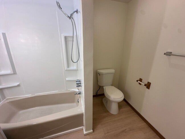 Building Photo - SeaTac rambler ready for its next residents!