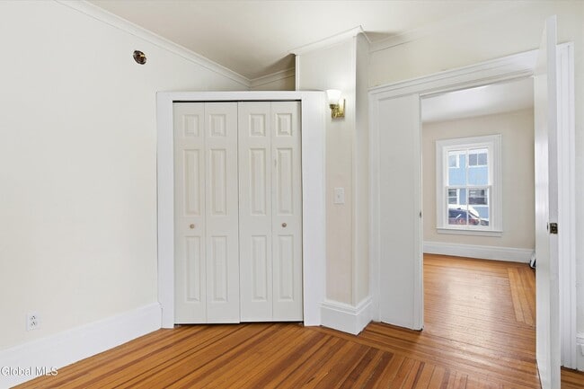 Building Photo - 106 Lawrence St