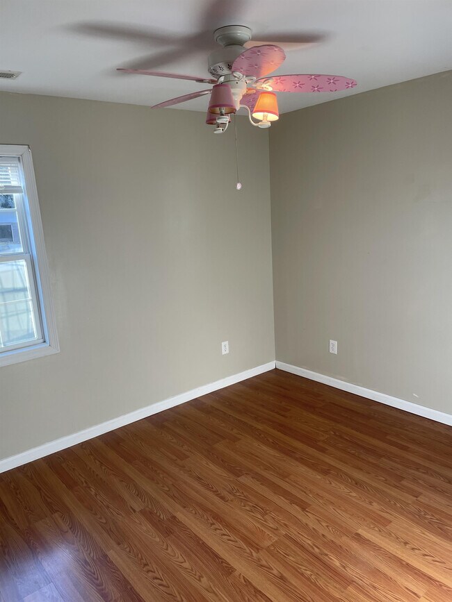 Building Photo - 883 N Cool Ave