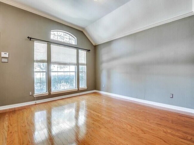 Building Photo - Gorgeous 1.5 story home with media equipment