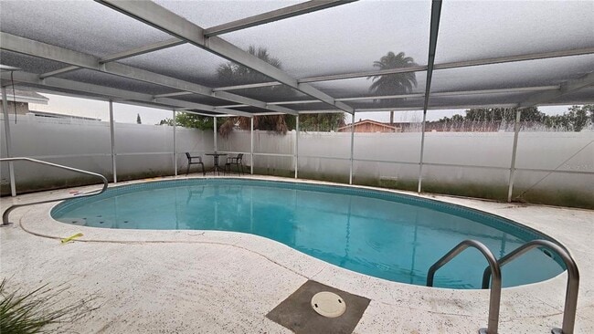 Building Photo - 7340 Brentwood Dr