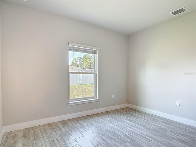 Building Photo - 60 Ballenger Ln