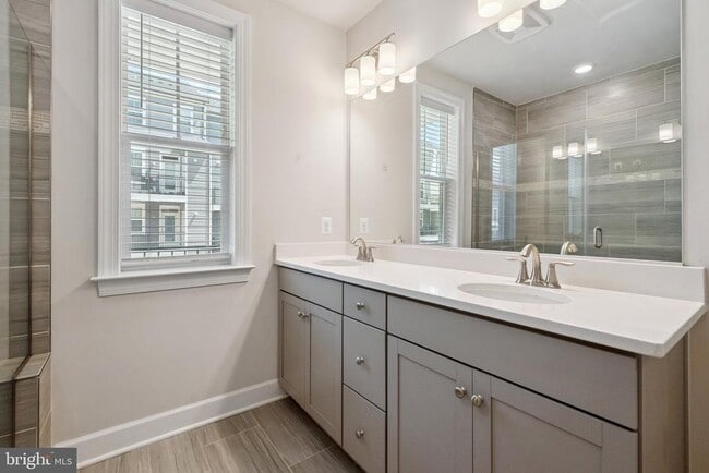 Building Photo - 14921 River Walk Way