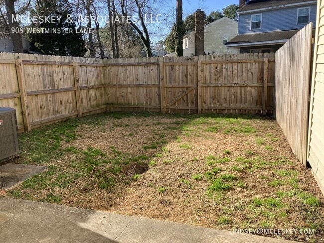 Building Photo - 909 Westminster Ln