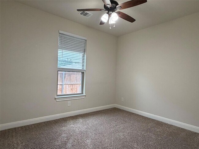 Building Photo - 206 Fairway Cir