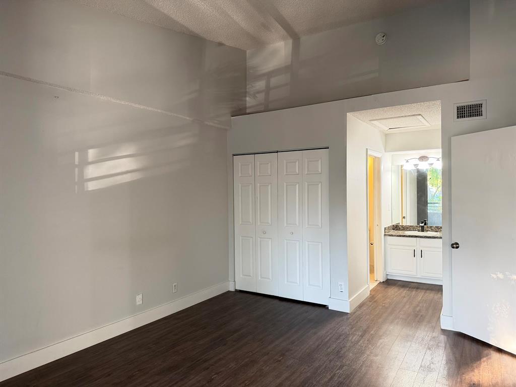 Building Photo - 921 Lyons Rd