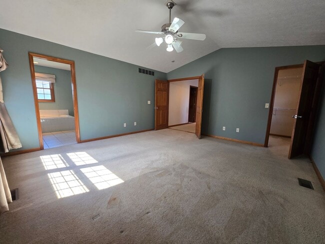 Building Photo - Beautiful 4 bedroom home in Normal!